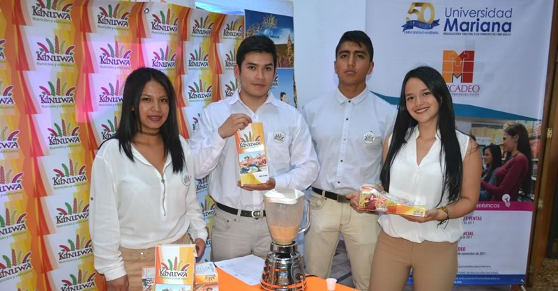 ESTUDIANTES DE MERCADEO EXHIBEN PROYECTOS DE INNOVACIÓN EN EL SENA EMPLEO