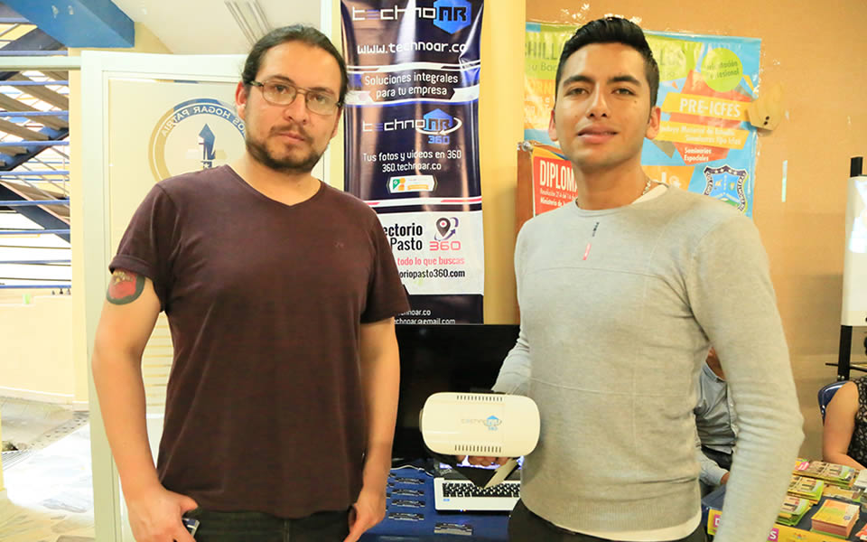 EN FERIA DE PRÁCTICAS ACADÉMICAS ESTUDIANTES EXPONEN ESTRATEGIAS DE VENTA