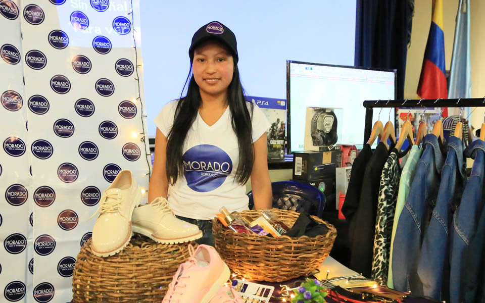 EN FERIA DE PRÁCTICAS ACADÉMICAS ESTUDIANTES EXPONEN ESTRATEGIAS DE VENTA